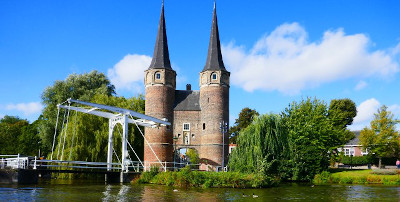 Het historische Delft vanaf het water